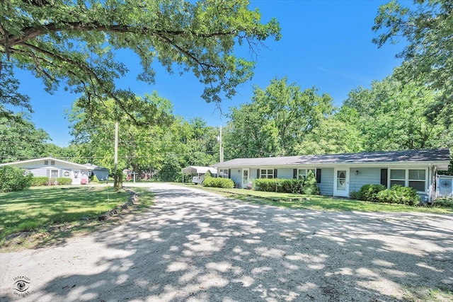555/557 W Bluff St, Marseilles, IL 61341 - ranch-style home featuring a front yard, driveway, and view of scattered trees