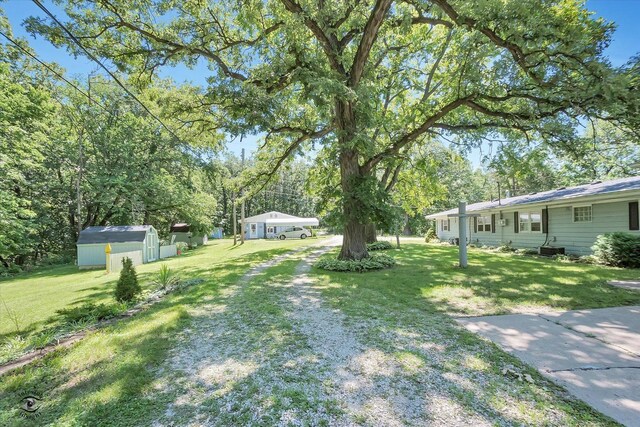 555/557 W Bluff St, Marseilles, IL 61341 - view of green lawn with a storage shed