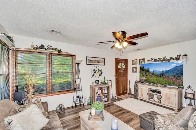 555/557 W Bluff St, Marseilles, IL 61341 - living area featuring wood finished floors, ceiling fan, and a textured ceiling