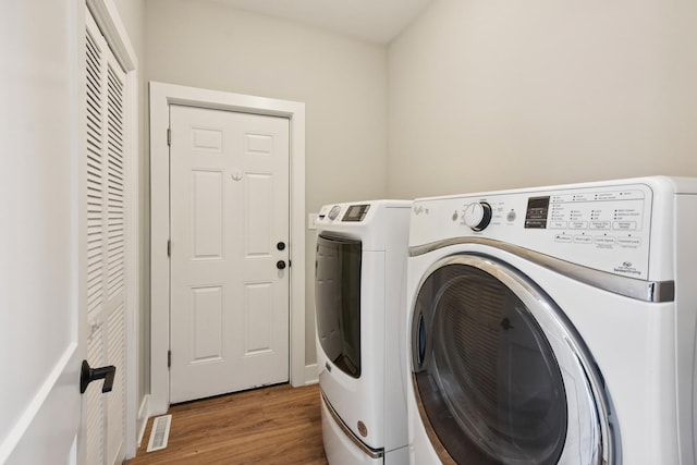 220 S Primrose Dr, Coal City, IL 60416 - laundry room featuring washer and clothes dryer and wood finished floors