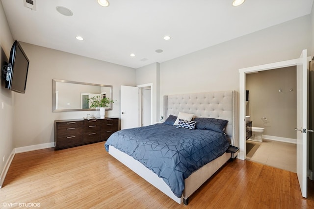 3516 N Ashland Ave N Unit 3S, Chicago, IL 60657 - bedroom with light wood-style flooring, recessed lighting, and ensuite bathroom