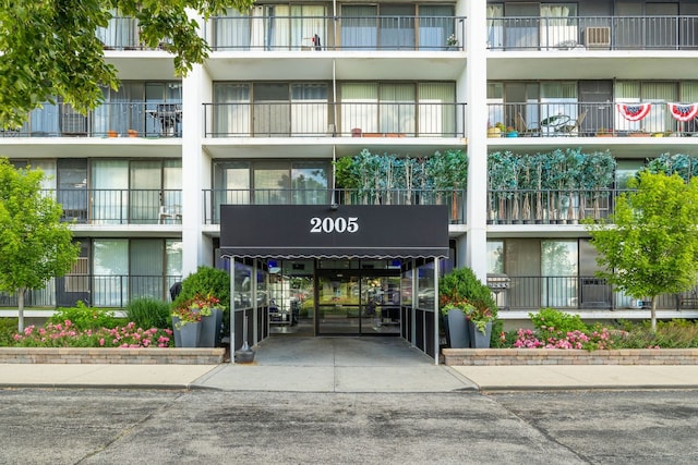 2005 S Finley Rd Unit 1204, Lombard, IL 60148 - view of apartment building / complex