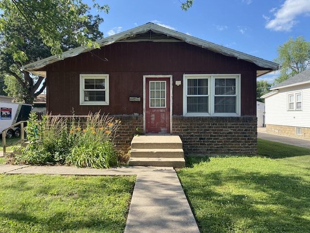 218 W 10th St, Streator, IL 61364 - bungalow featuring a front yard and brick siding