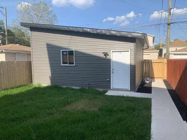 7711 S Ridgeland Ave, Chicago, IL 60649 - view of outdoor structure featuring a fenced backyard