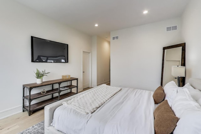 2611 W Carmen Ave, Chicago, IL 60625 - bedroom with light wood-style flooring and recessed lighting