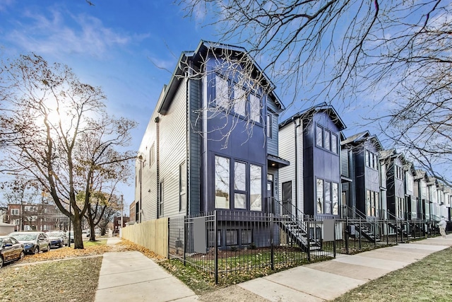 2607 W Carmen Ave, Chicago, IL 60625 - view of front facade featuring a fenced front yard