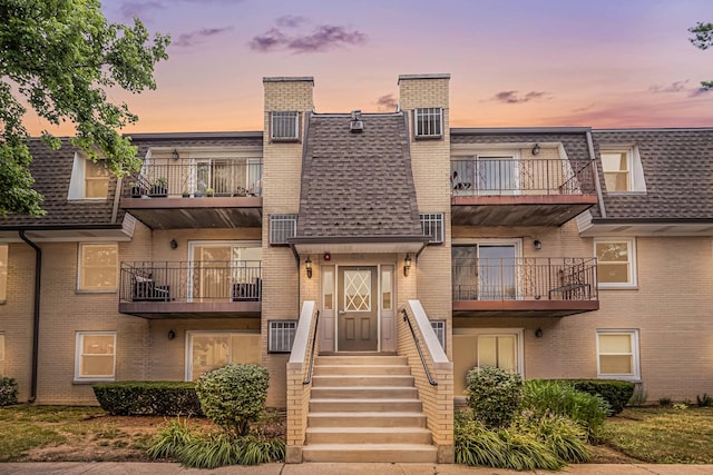 814 N River Rd Unit 1D, Mount Prospect, IL 60056 - view of property at dusk