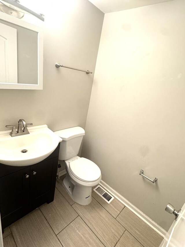 706 Carnation Ln, Matteson, IL 60443 - half bath with vanity and toilet