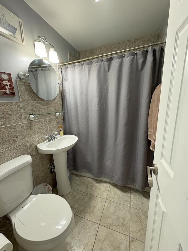 417 Major Dr, Northlake, IL 60164 - bathroom with curtained shower and tile walls