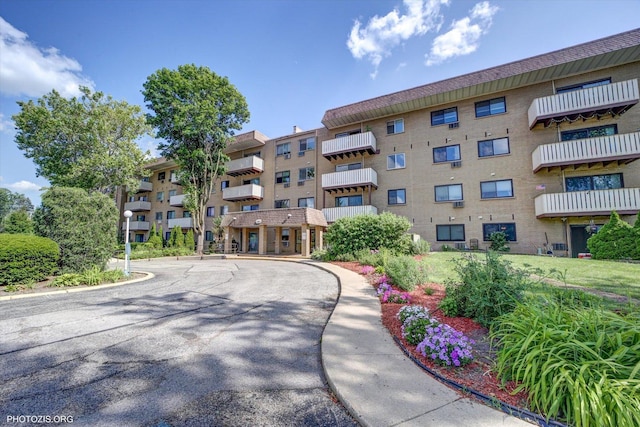 290 N Westgate Rd Unit 300, Mount Prospect, IL 60056 - photo 1
