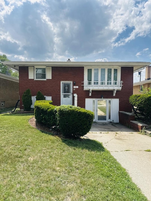 360 Chappel Ave, Calumet City, IL 60409 - raised ranch with brick siding and a front yard