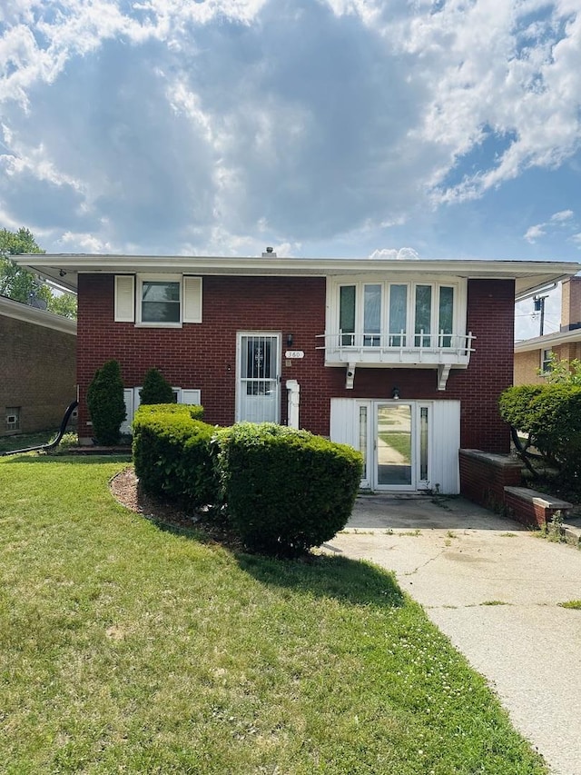 360 Chappel Ave, Calumet City, IL 60409 - raised ranch featuring brick siding and a front yard