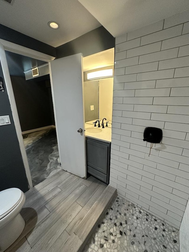 360 Chappel Ave, Calumet City, IL 60409 - bathroom featuring vanity, wood finished floors, recessed lighting, and tiled shower