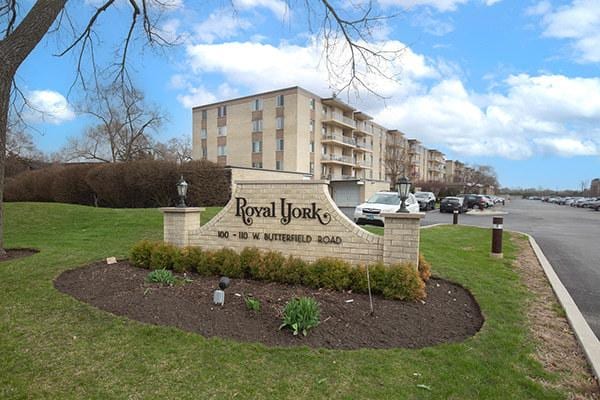 110 W Butterfield Rd Unit 405S, Elmhurst, IL 60126 - community sign with a yard
