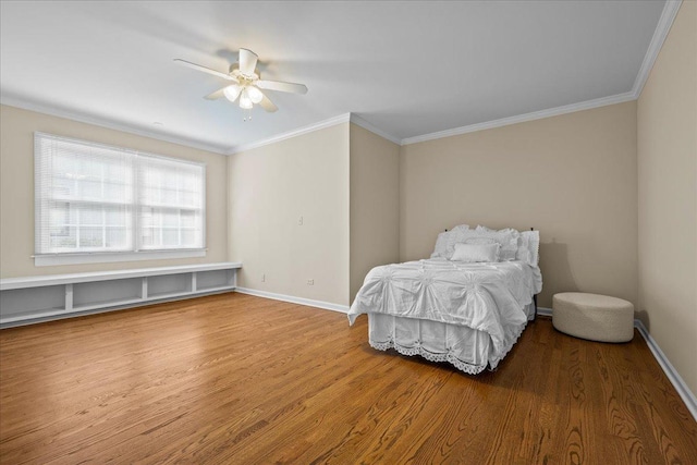 912 Morningside Dr, Lake Forest, IL 60045 - bedroom with wood finished floors, crown molding, and a ceiling fan