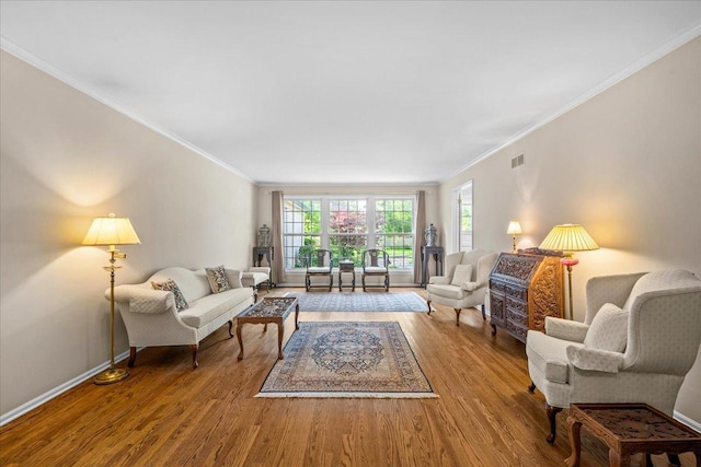 912 Morningside Dr, Lake Forest, IL 60045 - living area with wood finished floors and crown molding