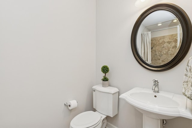 590 Oxford Ln, Lindenhurst, IL 60046 - full bathroom with toilet and baseboards