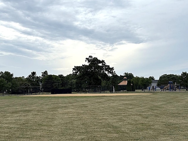 590 Oxford Ln, Lindenhurst, IL 60046 - view of community featuring a yard