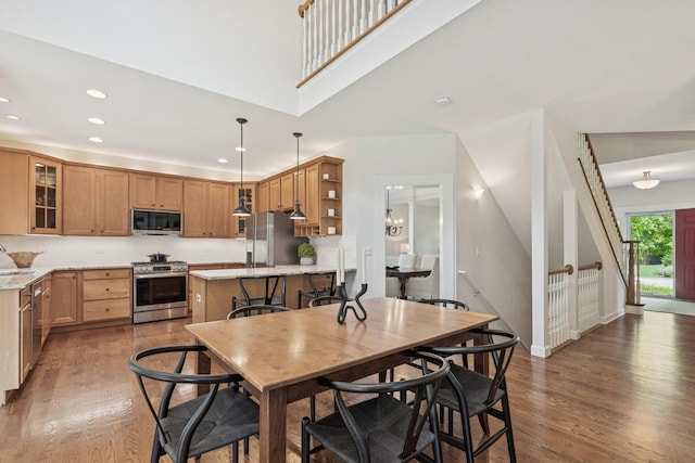 590 Oxford Ln, Lindenhurst, IL 60046 - dining space featuring wood finished floors and recessed lighting