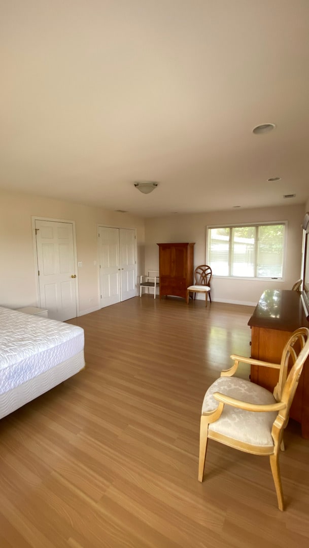 3533 N Natoma Ave, Chicago, IL 60634 - living area featuring wood finished floors and baseboards