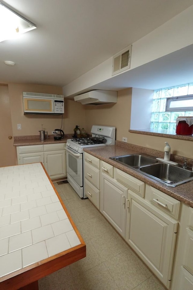 3533 N Natoma Ave, Chicago, IL 60634 - kitchen featuring white appliances and extractor fan