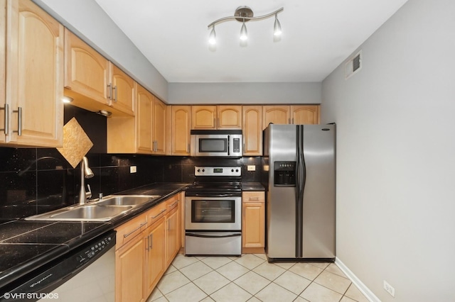 522 E Algonquin Rd Unit 309A, Schaumburg, IL 60173 - kitchen featuring stainless steel appliances, decorative backsplash, dark countertops, light tile patterned flooring, and light brown cabinetry