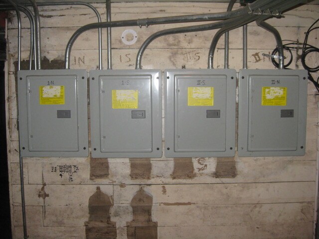 203 Union St, Joliet, IL 60433 - utilities featuring electric panel