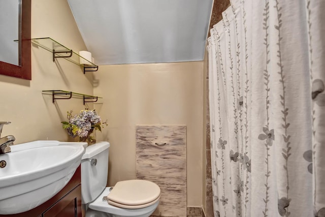 7912 S 85th Ave, Justice, IL 60458 - full bathroom featuring vanity, vaulted ceiling, and curtained shower
