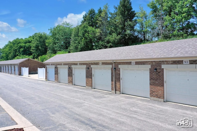 614 Pineridge Dr N Unit 614, Oswego, IL 60543 - view of garage
