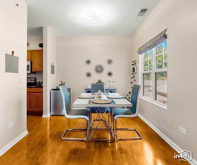 614 Pineridge Dr N Unit 614, Oswego, IL 60543 - dining space featuring wood finished floors and baseboards