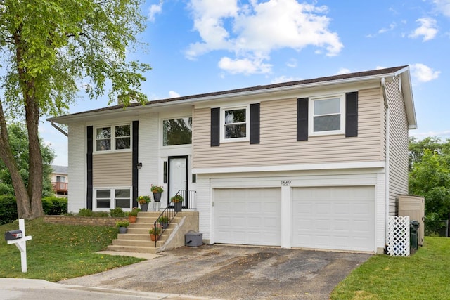 1669 W Bayside Ct, Hoffman Estates, IL 60192 - raised ranch with a garage, asphalt driveway, and a front lawn