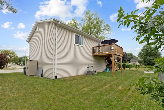 1669 W Bayside Ct, Hoffman Estates, IL 60192 - back of house featuring a deck, a yard, and stairway