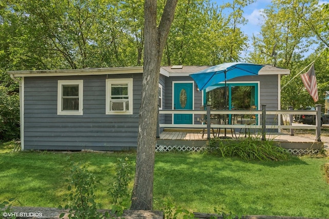 30 Aspen Ln, Wilmington, IL 60481 - view of front of house with a deck and a front lawn