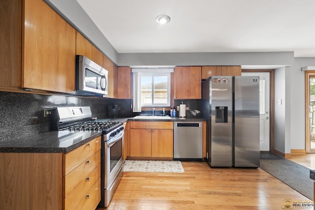 500 S Princeton Ave, Itasca, IL 60143 - kitchen with stainless steel appliances, plenty of natural light, and backsplash