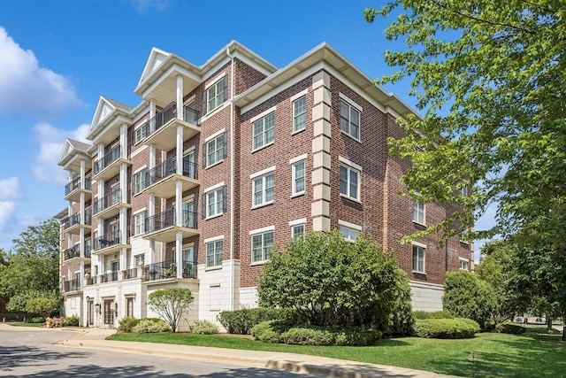 400 Mcdaniels Cir Unit 303, Clarendon Hills, IL 60514 - view of apartment building / complex