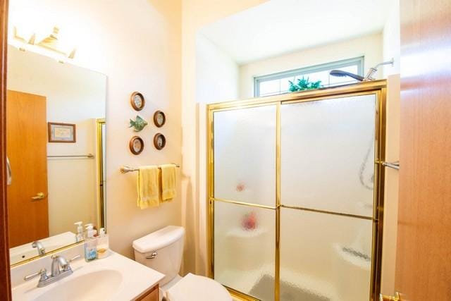 9000 226th Ct Unit 23B, Salem, WI 53168 - full bathroom with a shower with door and vanity