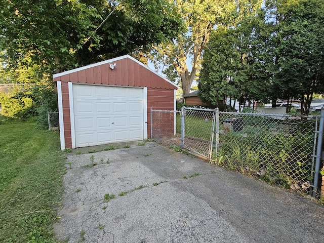 623 Westmoreland Ave, Waukegan, IL 60085 - detached garage with asphalt driveway and a gate