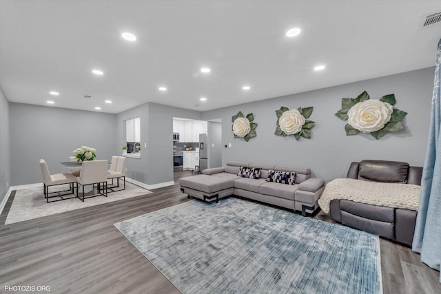 2600 Brookwood Way Dr Unit 111A, Rolling Meadows, IL 60008 - living room with wood finished floors and recessed lighting