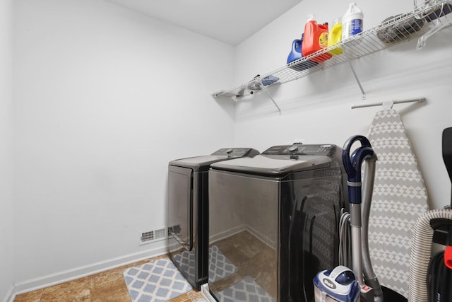 72 Kenneth Ave, Matteson, IL 60443 - laundry room with washer and clothes dryer and baseboards