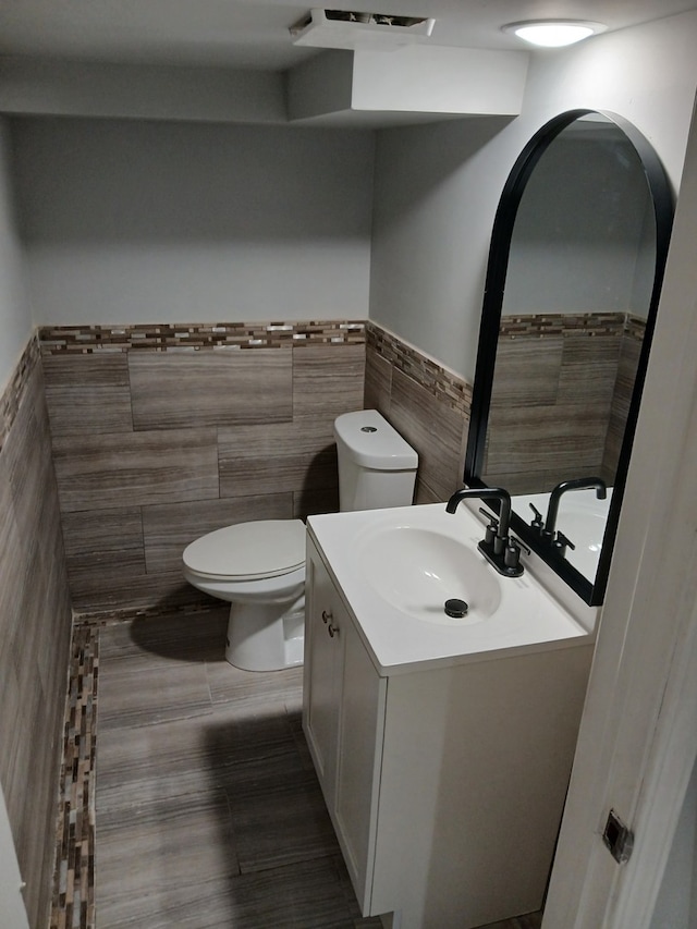 498 Crandon Ave, Calumet City, IL 60409 - half bath featuring tile walls, a wainscoted wall, and vanity