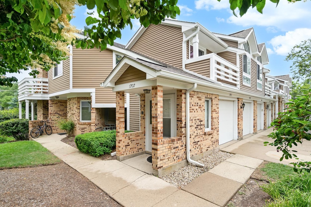 1207 Ranchview Ct Unit 1207, Buffalo Grove, IL 60089 - photo 1