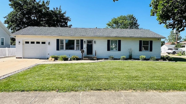 113 E Seminole St, Dwight, IL 60420 - single story home featuring driveway and a garage