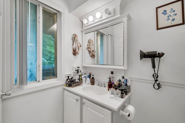 2003 Tall Oaks Dr Unit 2B, Aurora, IL 60505 - bathroom featuring vanity