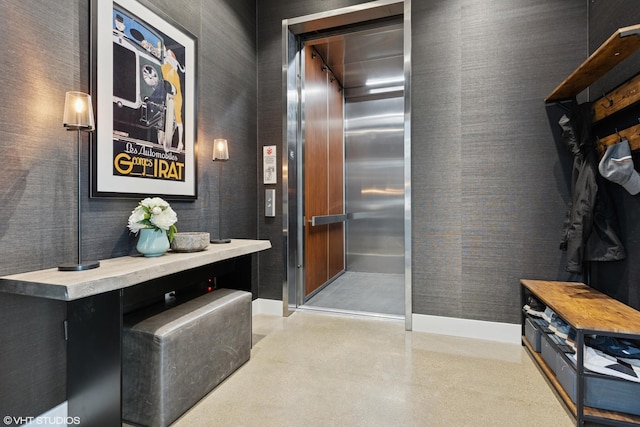 900 W Washington Blvd Unit 404, Chicago, IL 60607 - mudroom featuring elevator and baseboards