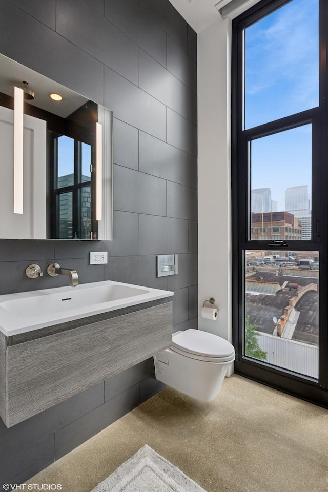 900 W Washington Blvd Unit 404, Chicago, IL 60607 - half bathroom with tile walls and vanity