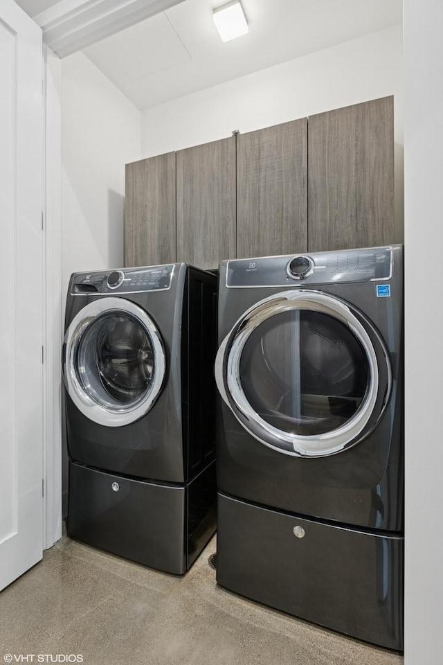 900 W Washington Blvd Unit 404, Chicago, IL 60607 - washroom with washing machine and clothes dryer