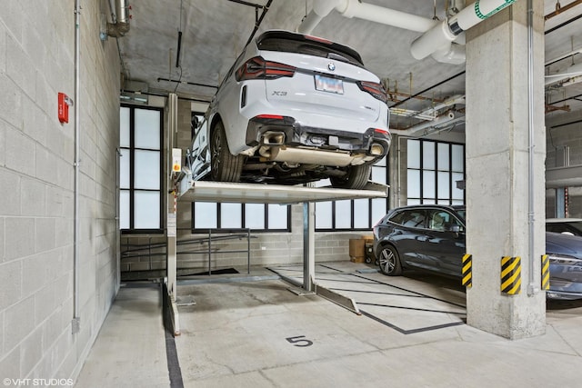 900 W Washington Blvd Unit 404, Chicago, IL 60607 - parking deck featuring concrete block wall