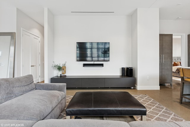 900 W Washington Blvd Unit 404, Chicago, IL 60607 - living area with baseboards and finished concrete flooring