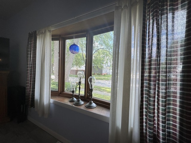 600 W White St, Clinton, IL 61727 - detailed view of baseboards