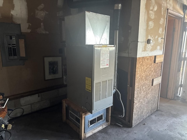 600 W White St, Clinton, IL 61727 - utilities with electric panel and heating unit